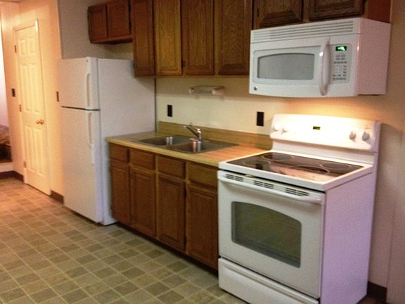 Kitchen *Pictures do not display new hardwood flooring or gr