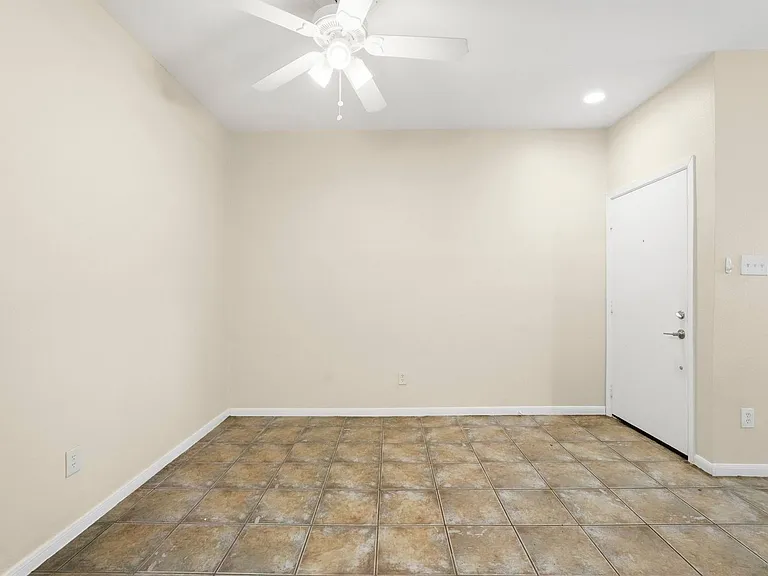2025 Augusta Dr #605 — Photo 17