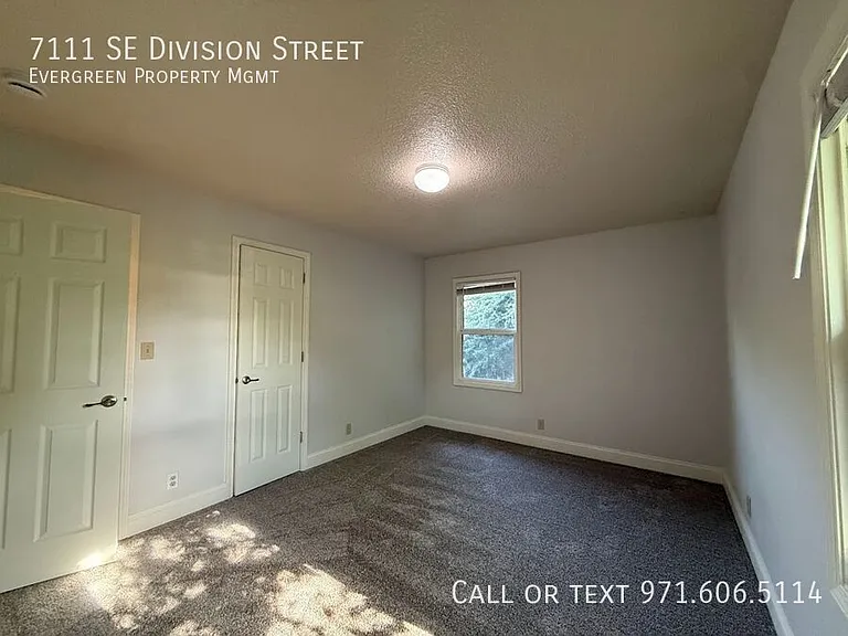 7111 SE Division St — Photo 12