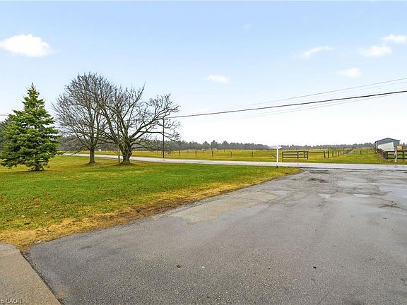 4th image of 1767 Centre Rd