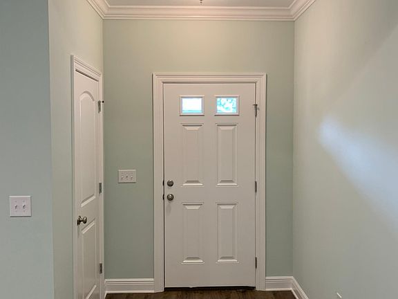 entrance with closet