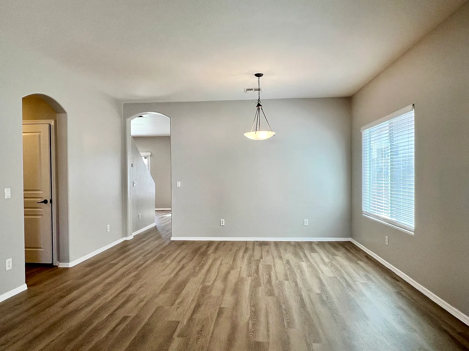 5 bed, 2510 sqft, $2,680 — Photo 2