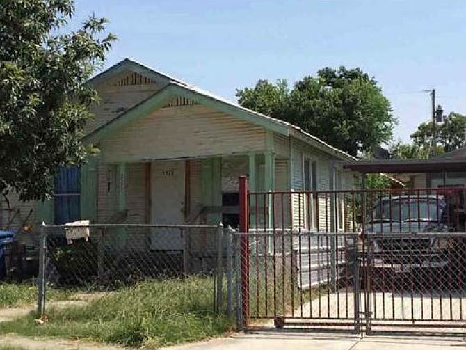 2nd image of 2522 Morales St