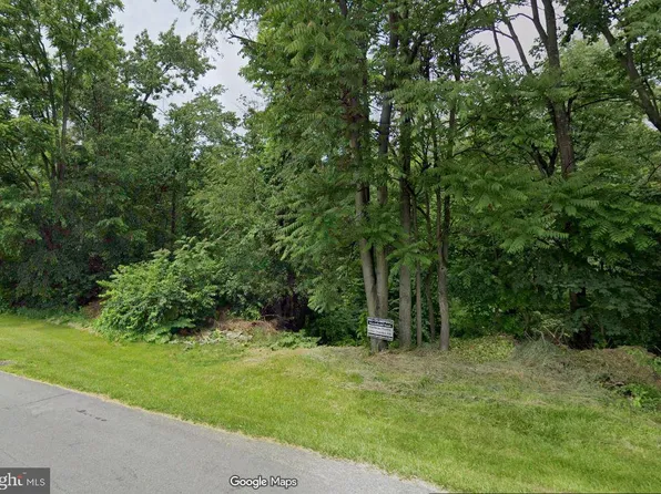 1401 Pleasant View Dr, Chambersburg, PA 17202