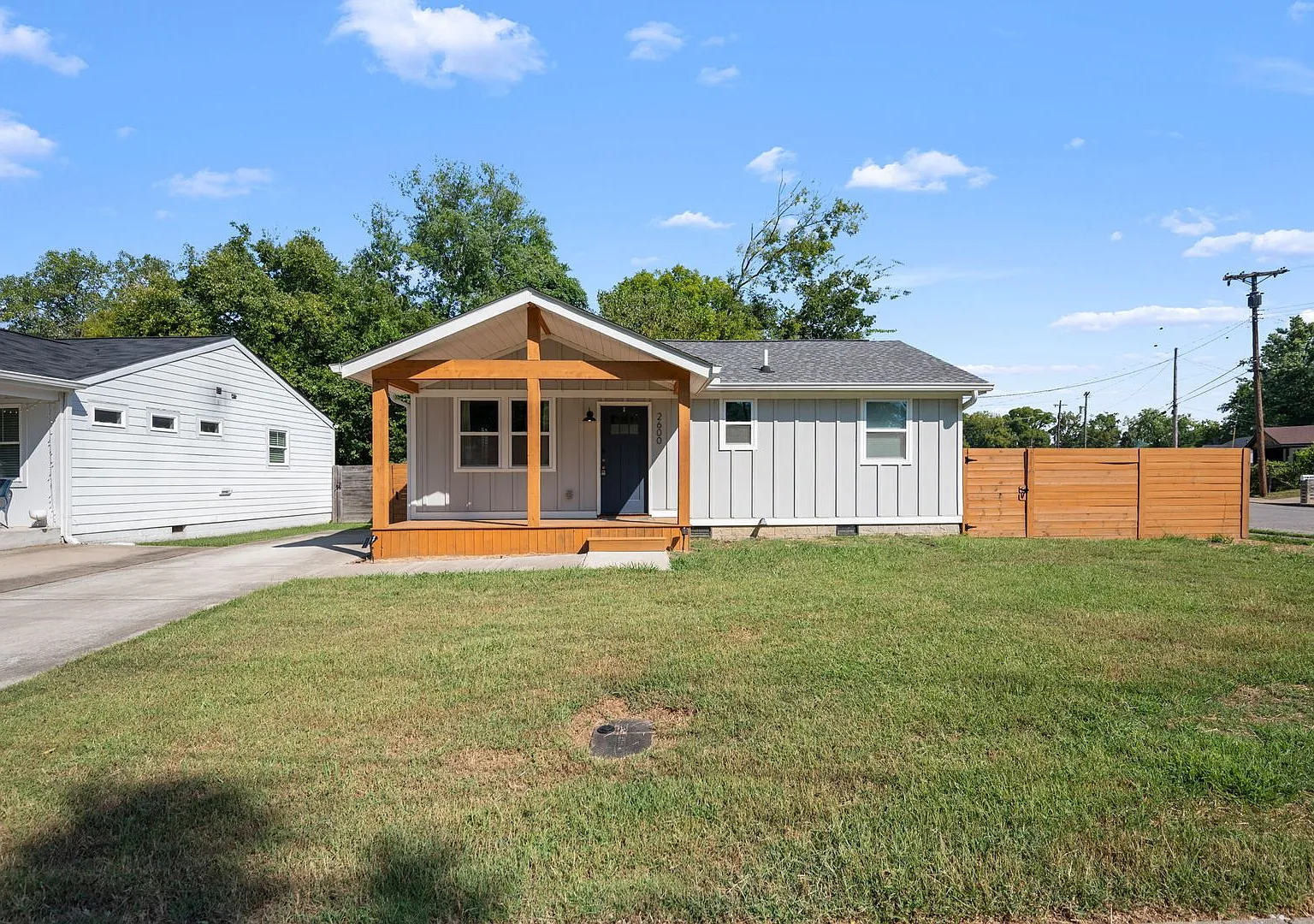 Beautifully Renovated Home Near Downtown Nashville! — Photo 3