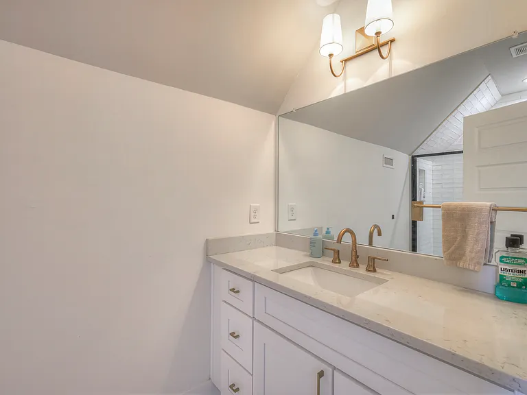 901 Curdwood Blvd — Photo 13