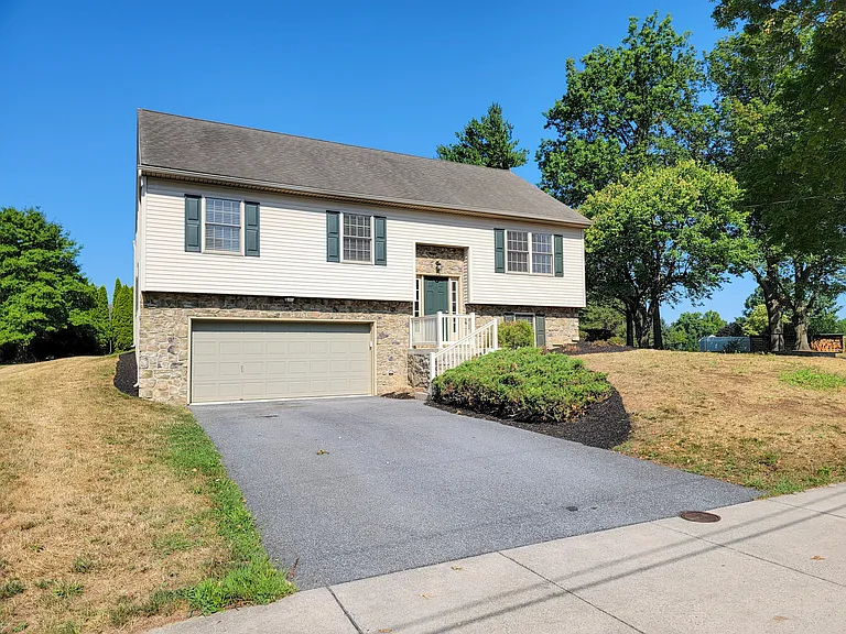 5206 Brook Dr — Photo 2