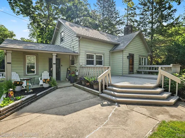 6700 Pontiac Trl, West Bloomfield, MI 48323