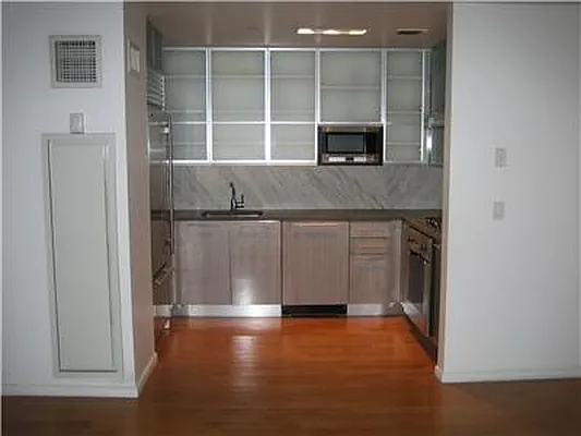 Sold by R New York | media 23
