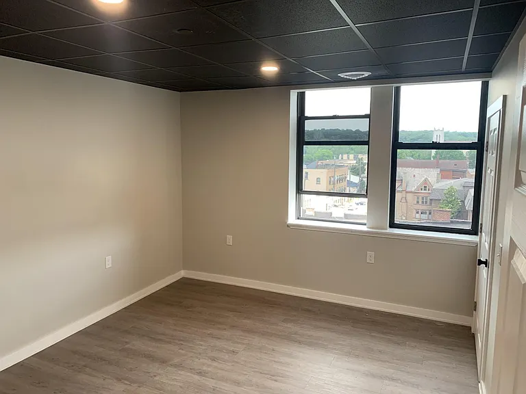 125 E North St #500 — Photo 9