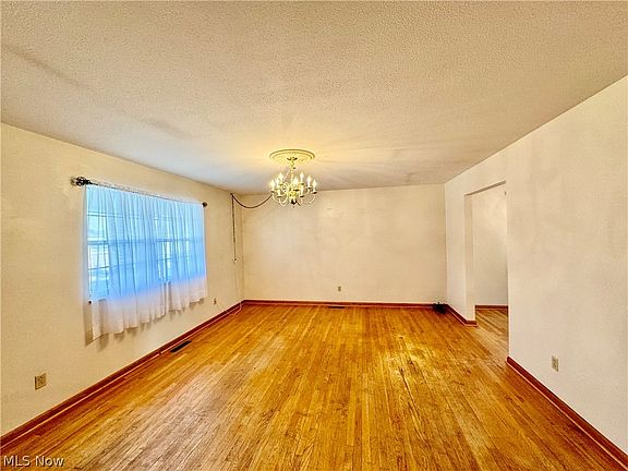 4th image of 2407 Kennedy Ave