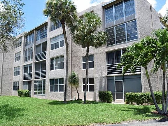 2nd image of 9460 Tangerine Pl APT 302