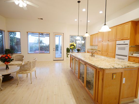 Entertainers Kitchen 