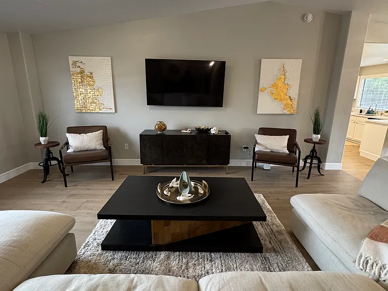 3732 N Taylor Dr — Photo 43