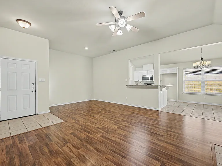 1111 Meadowbrook Dr — Photo 7