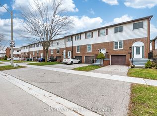 2445 Homelands Dr #10, Mississauga, ON L5K2C6