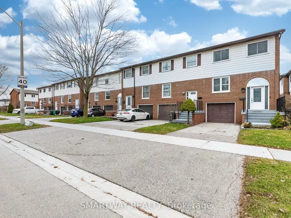 2445 Homelands Dr #10, Mississauga, ON L5K 2C6