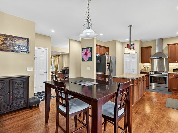 4th image of 230 Churchill Ct