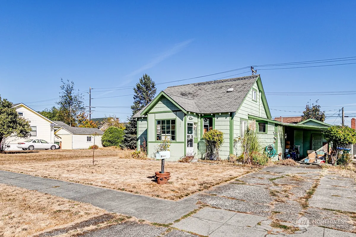 127 W 3rd Street photo 1