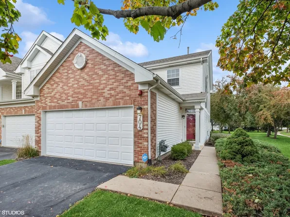 704 Stuarts Dr #704, St Charles, IL 60174