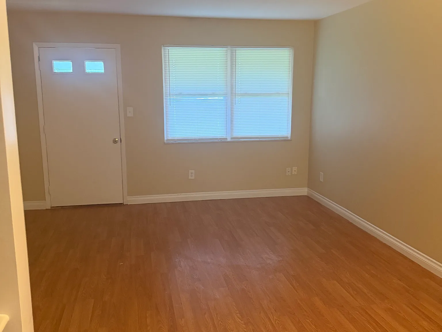 2 bed, 650 sqft, $999 — Photo 2