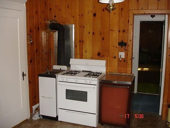 3rd image of 130 Ash St