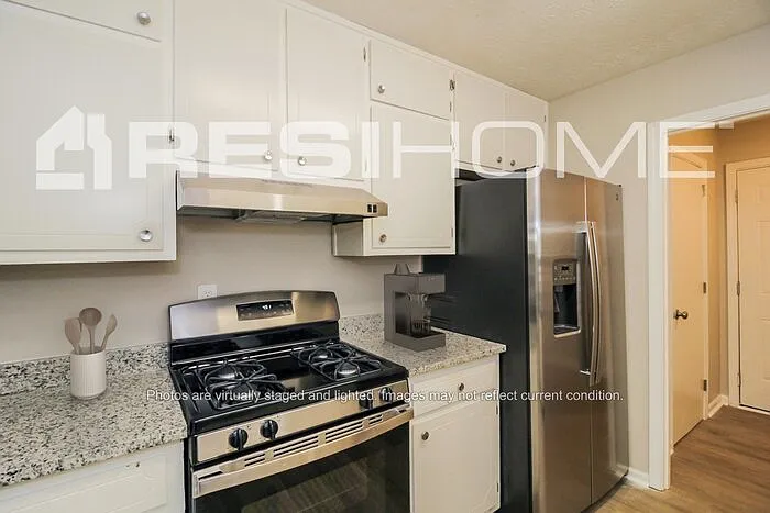 3 bed, 2.0 bath, 1350 sqft, $1,725 — Photo 2