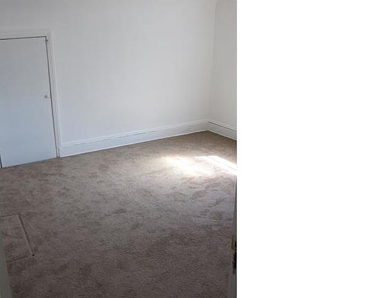 3rd image of 832 Hoover Ave #3