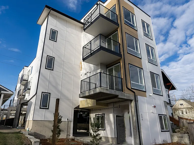 604 S Sheridan Ave — Photo 2