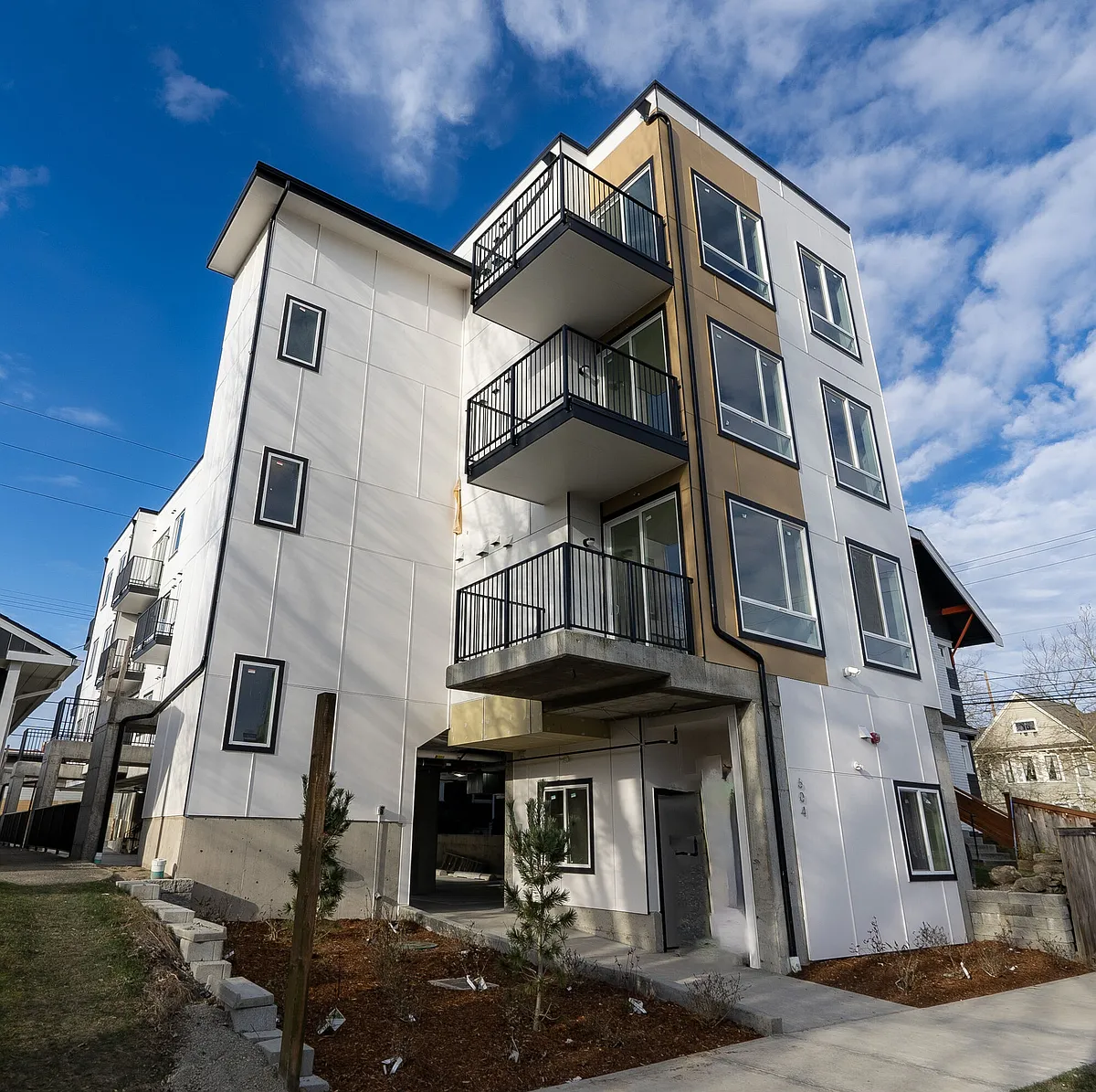 Building Photo - 604 S Sheridan Ave