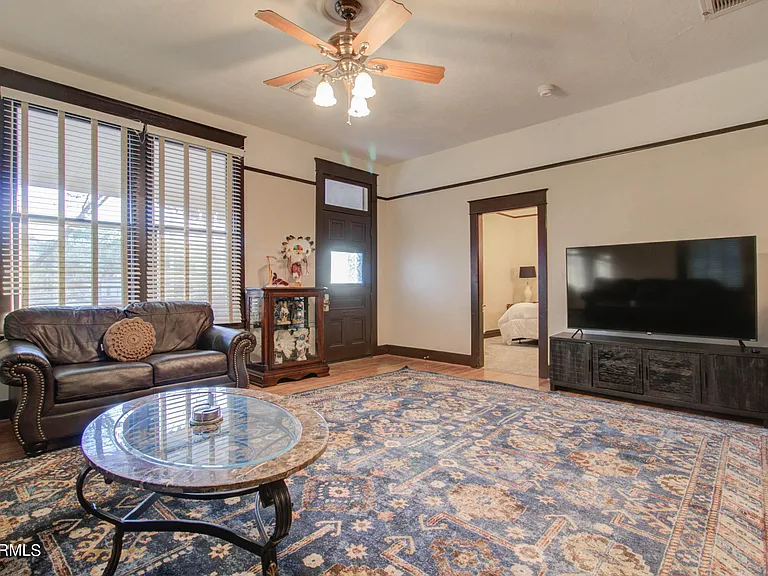 385 S Broad St — Photo 17