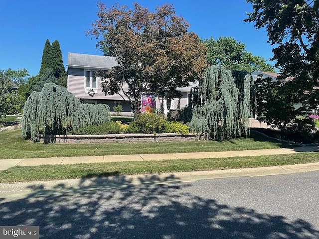 1st image of 25 Brighton Dr