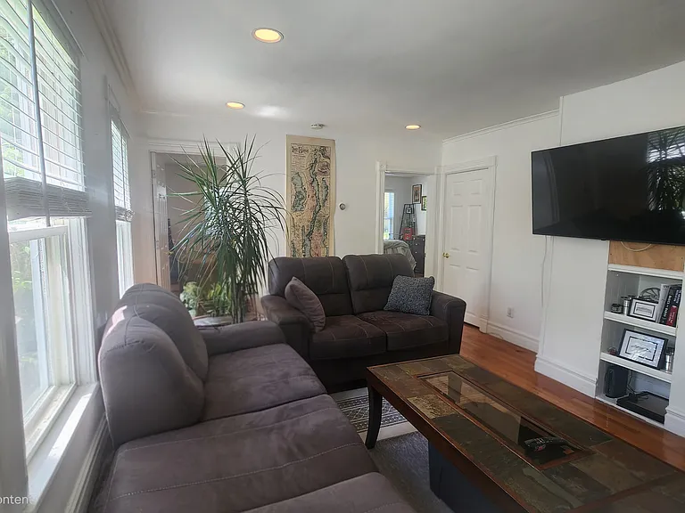 18 Russell St #1 — Photo 8