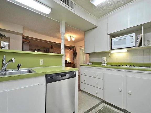 3rd image of 109 Bowie St