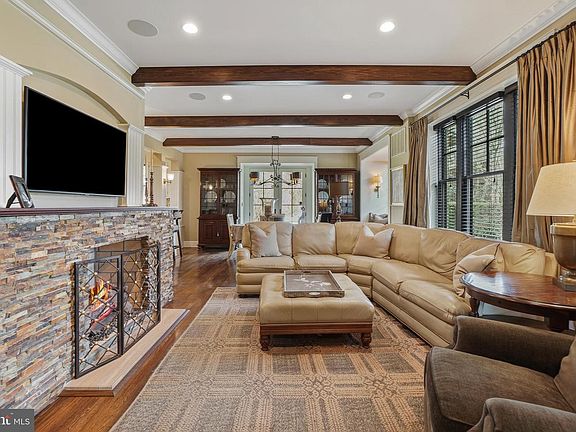 5th image of 4201 Military Rd NW