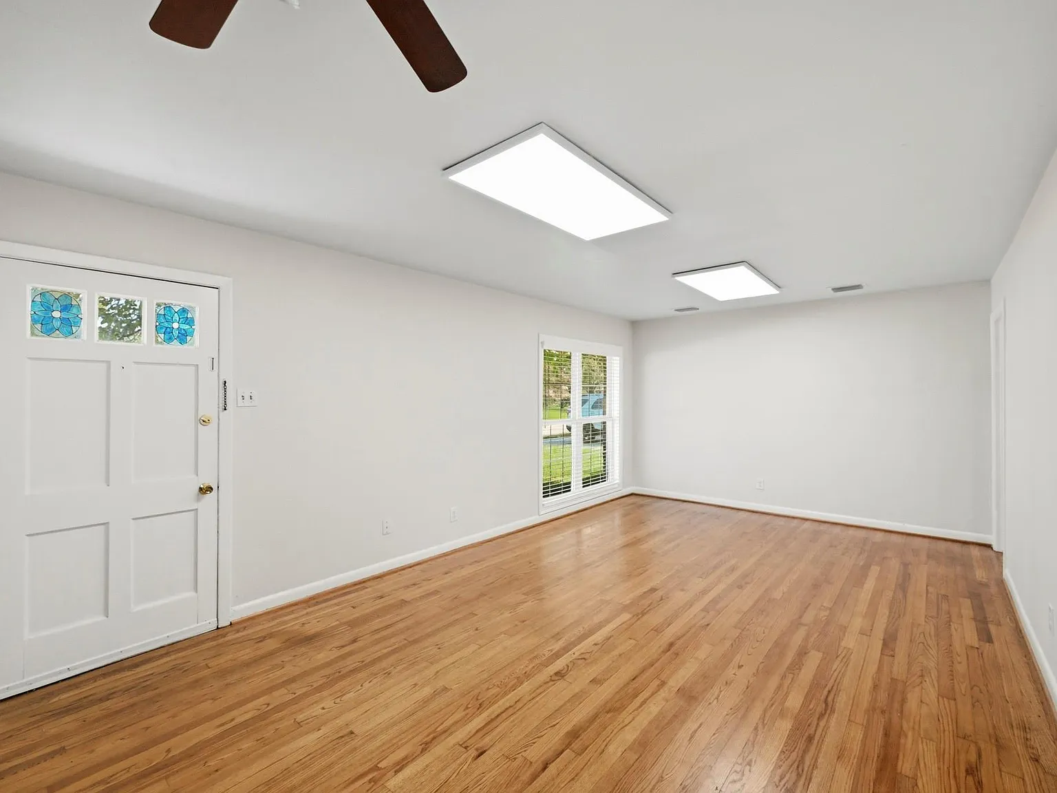 3 bed, 1.0 bath, 1112 sqft, $1,895 — Photo 4