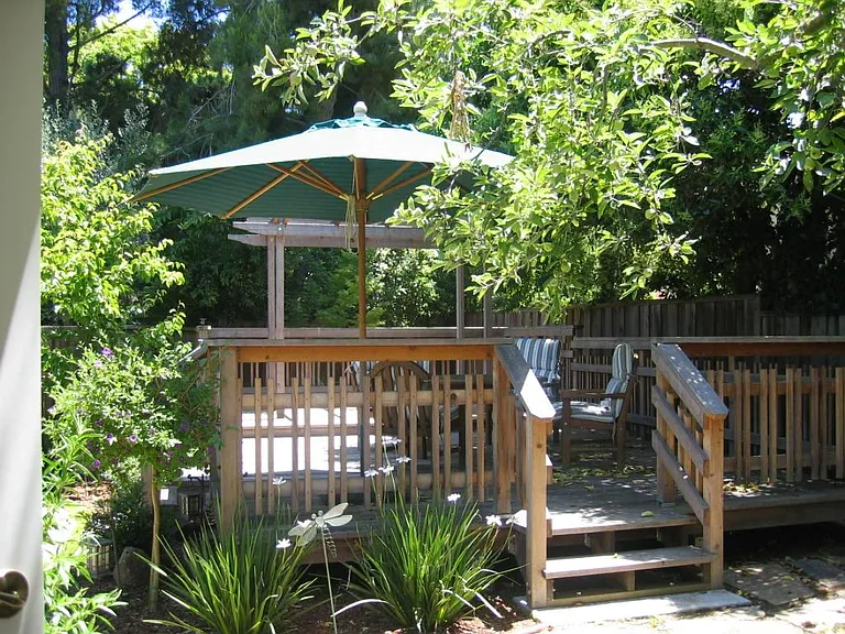 gorgeous redwood deck