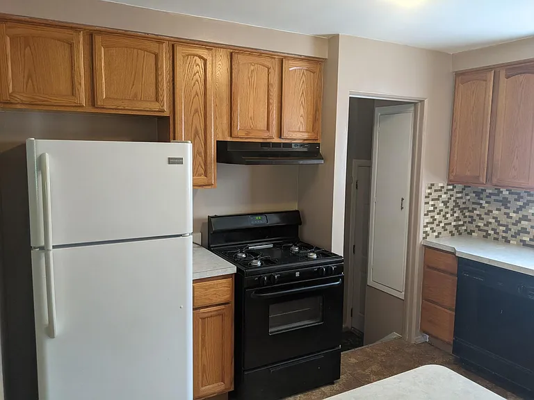 29714 Rosslyn Ave — Photo 2