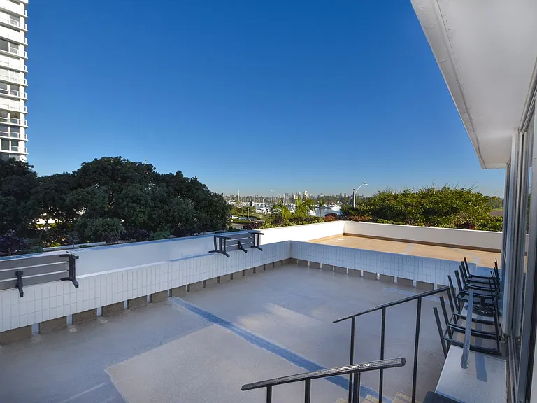 1810 Avenida Del Mundo #104 — Photo 22