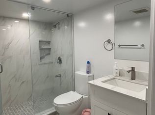 865 Consort Cres, Mississauga, ON L5C 1J8
