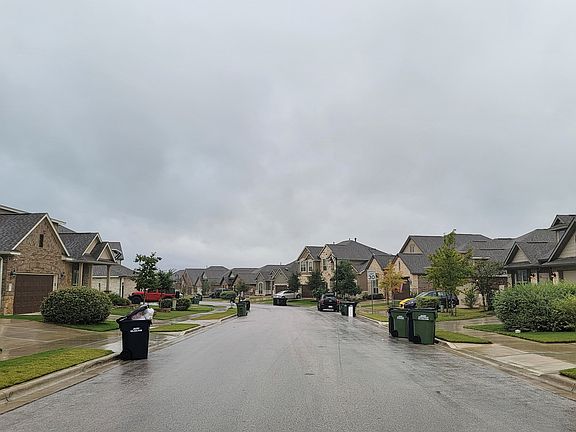 5th image of 102 Skylark Ln