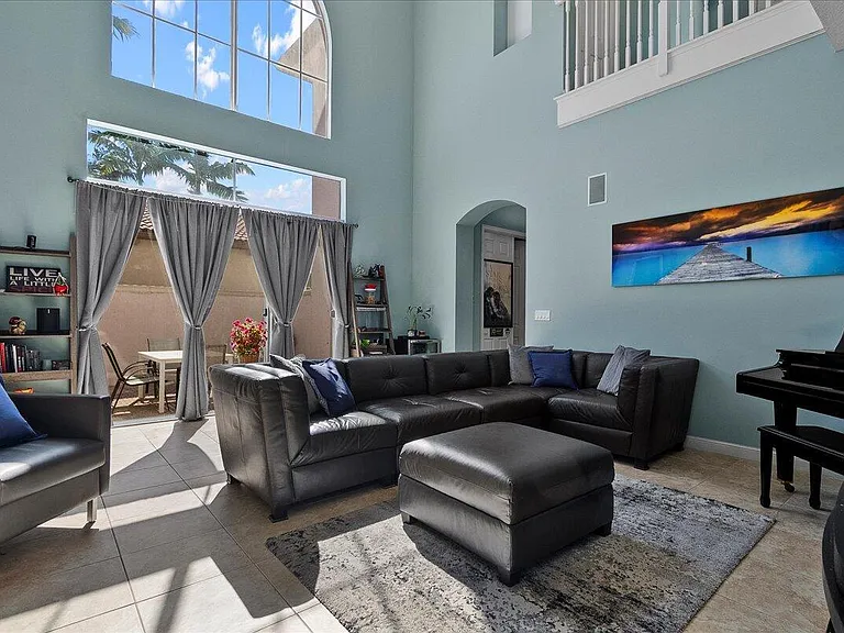 82 Stoney Dr — Photo 4