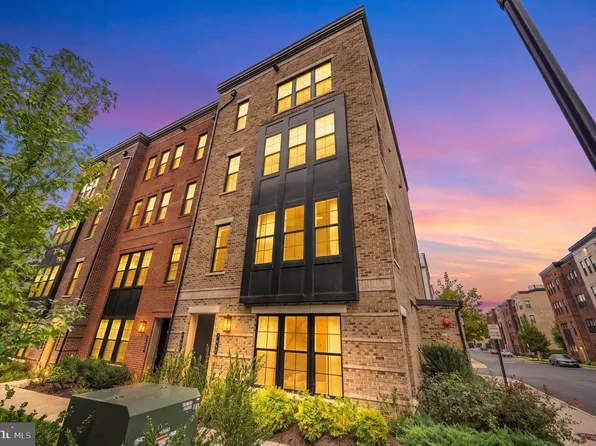 7448 Backett Wood Ter Unit 405, McLean, VA 22102