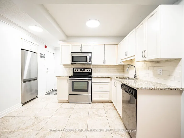 55 Yarmouth St #302 — Photo 11