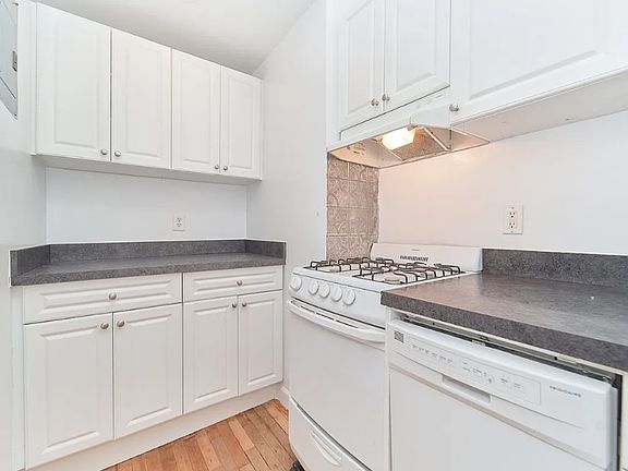 5th image of 25 E 38th St