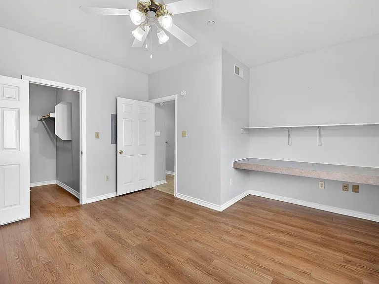 Eastwood Apartments — Photo 25