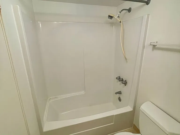 531 Hahaione St #2D — Photo 15