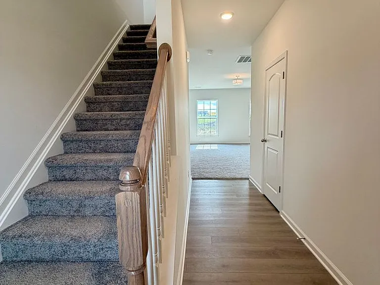 836 Halford Pl — Photo 3