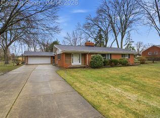 192 Booth Rd, Troy, MI 48085