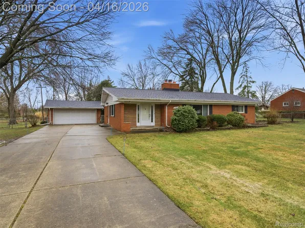 192 Booth Rd, Troy, MI 48085